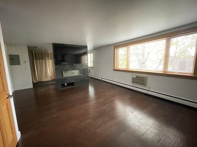 Building Photo - Beautiful Apartment with Gas fireplace on Lake Harriet