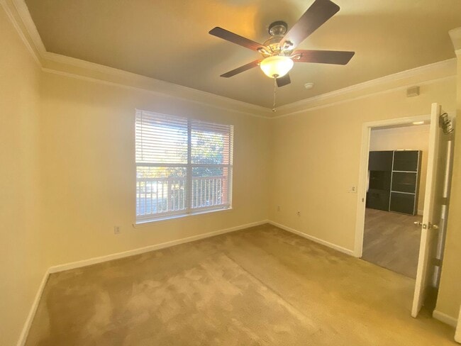 Building Photo - Stunning one bedroom, one bath luxury condo with large garage and fabulous community amenities.