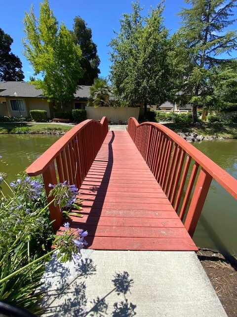Building Photo - 1507 Woodlake Dr