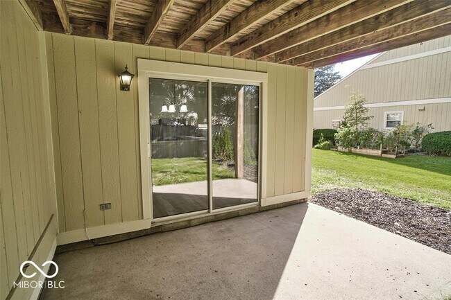 Building Photo - 9740 Lakeshore Dr E