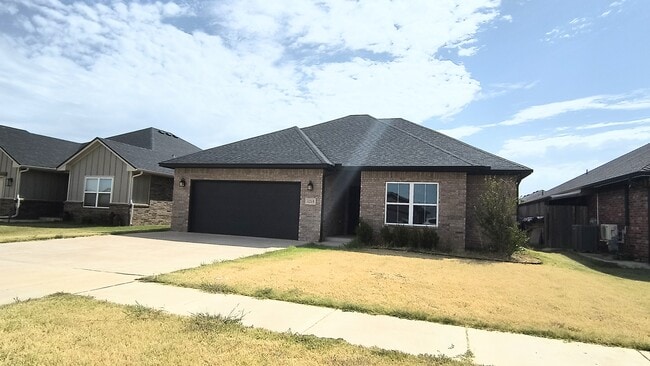 Building Photo - 1215 Sierra Ln