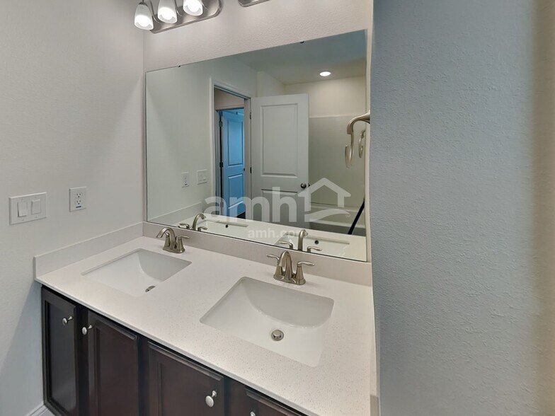 Building Photo - 4455 Reisswood Loop