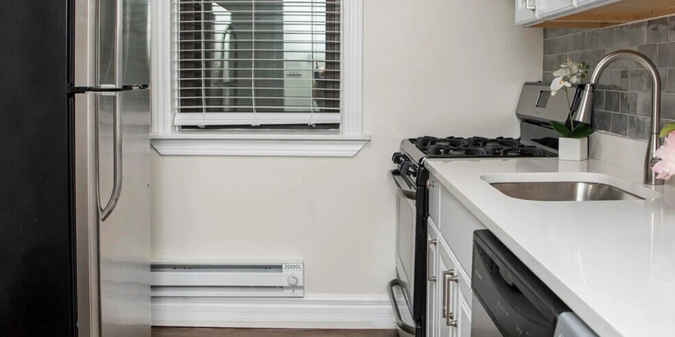 Primary Photo - 2133 W Giddings St