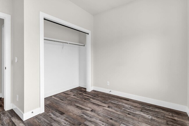 Building Photo - Spacious 6 Bed Home with Dual Kitchens, EV Charging & Modern Finishes in Layton