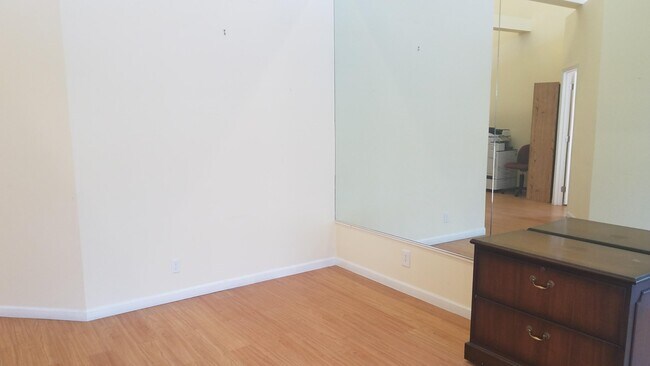 Building Photo - 900 E Atlantic Ave