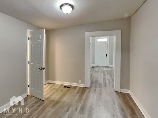 Building Photo - 117 Thayer Ave SE