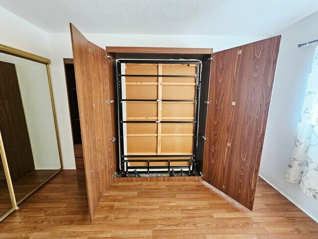 Building Photo - 501 Blue Heron Dr