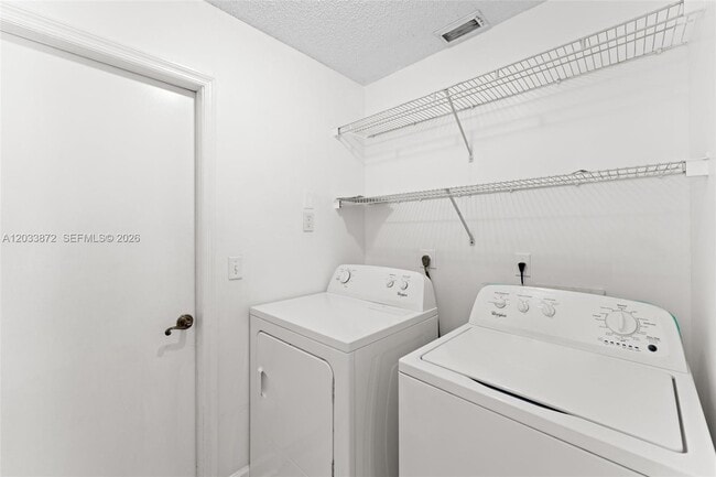 Building Photo - 3561 SW Carmody St