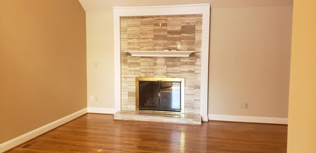 Building Photo - 800 Buffington Ct