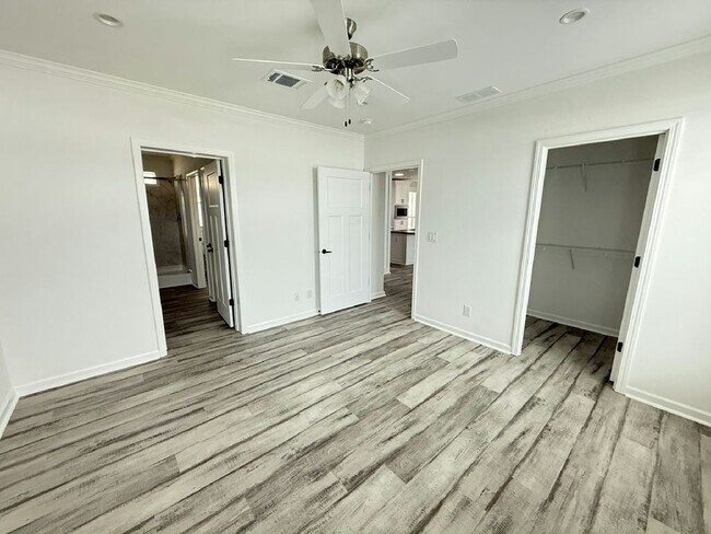 Building Photo - 3638 Vine Trl