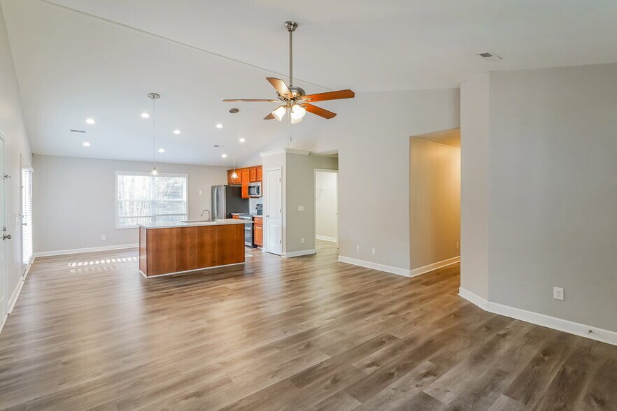 Building Photo - 2002 Owl Ct