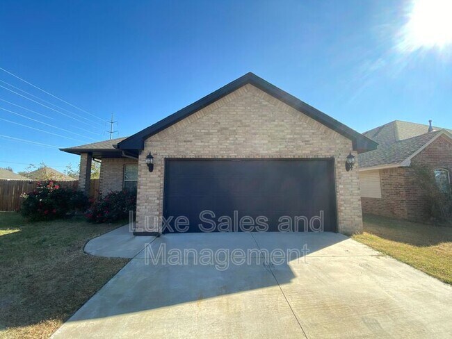 Building Photo - 7804 Meadow Lake Dr