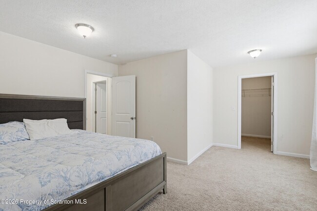 Building Photo - 124 Falcon Ln