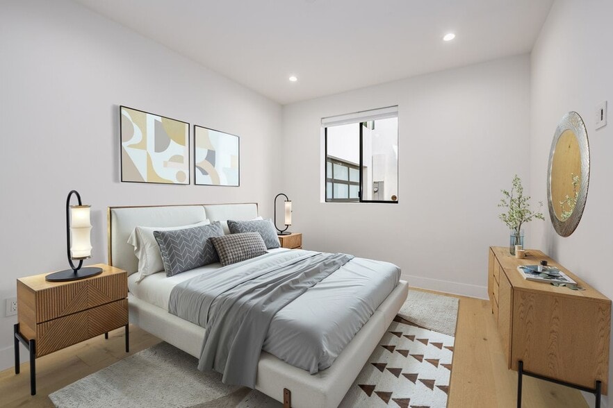 Building Photo - 741 N Gramercy Pl