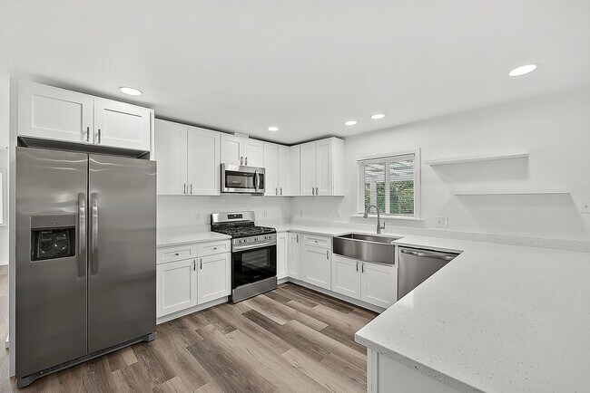 Building Photo - Updated 3-Bedroom Port Orchard Rambler with Covered Porch