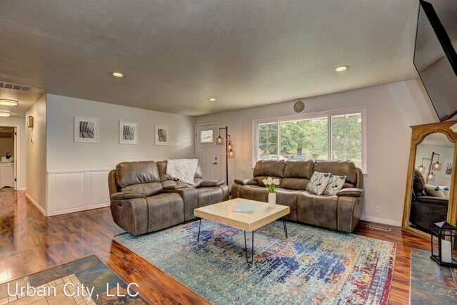 Building Photo - 3 br, 1 bath House - 1125 Wild Phlox