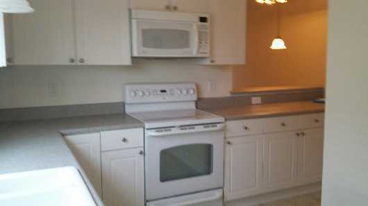 Building Photo - Riverfront Golf Community Apartment near S...