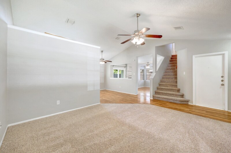 Building Photo - 2102 Bluebonnet Dr