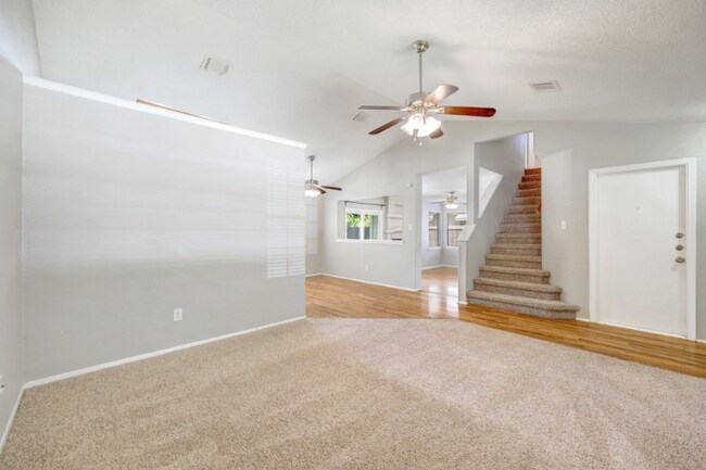 Building Photo - 2102 Bluebonnet Dr