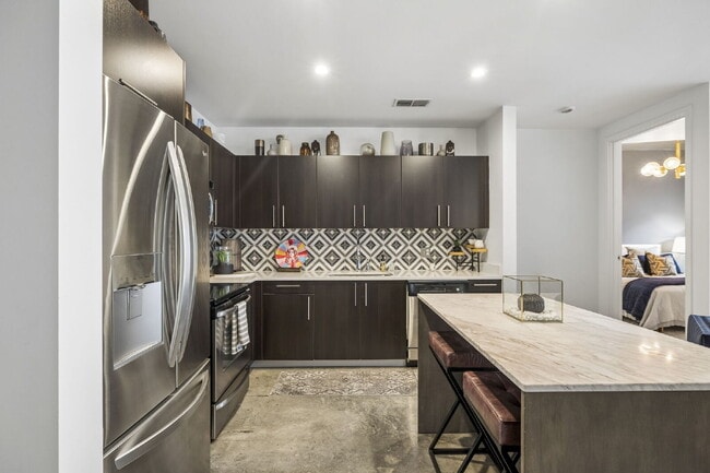 Building Photo - Move-In Ready ICON Condo in The Gulch, Designer Furnished Option, Rare Same-Floor Parking, 2BR wi...