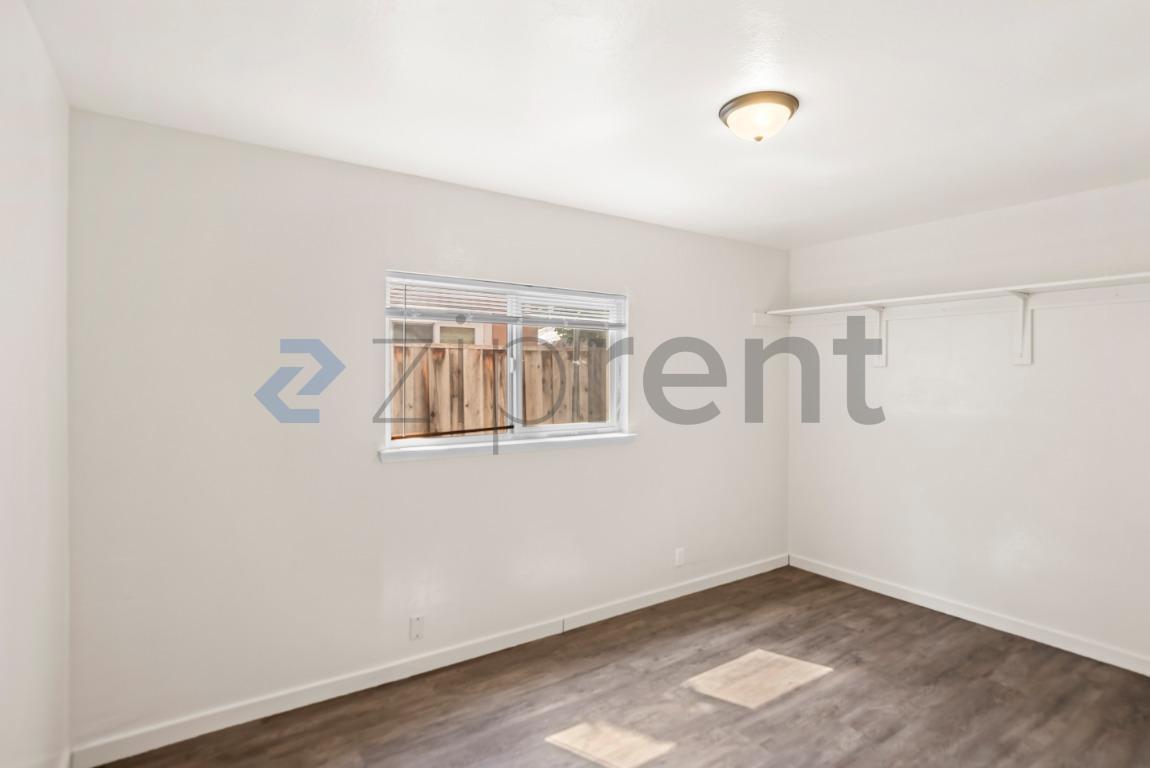 Building Photo - Unit