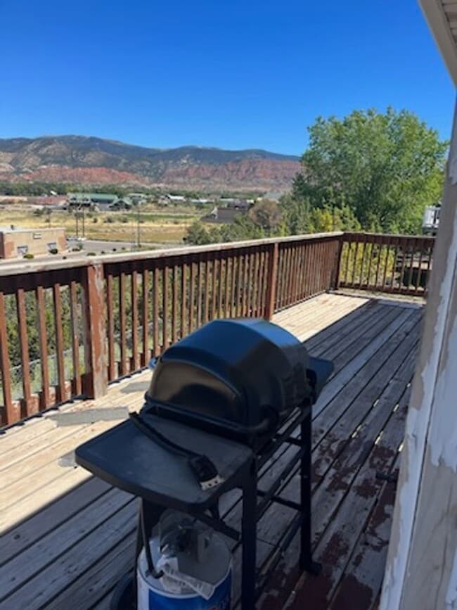 Building Photo - Charming home