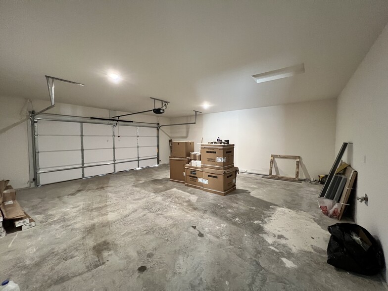 Oversized completely finished garage w floor drain - 300 Thumper Lodge Rd