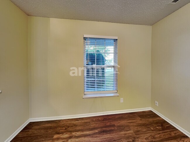 Building Photo - 13993 Meadow Lake Dr