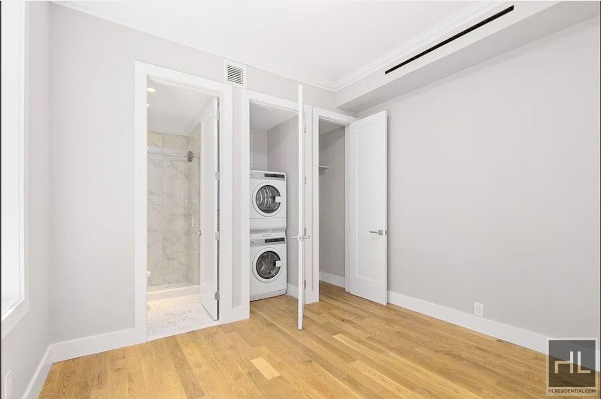 Building Photo - Renovated Cozy 1 bed 1 bath with washer and dryer. / WEST 76 STREET