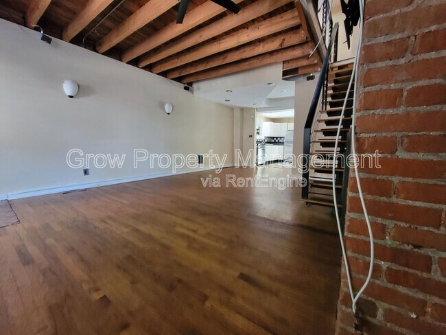 Building Photo - 1019 S 10th St