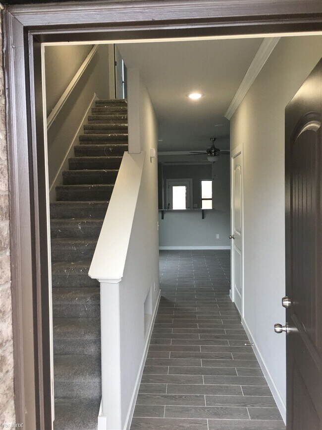Primary Photo - 3 br, 2 bath Duplex - 470 Rineel Ave