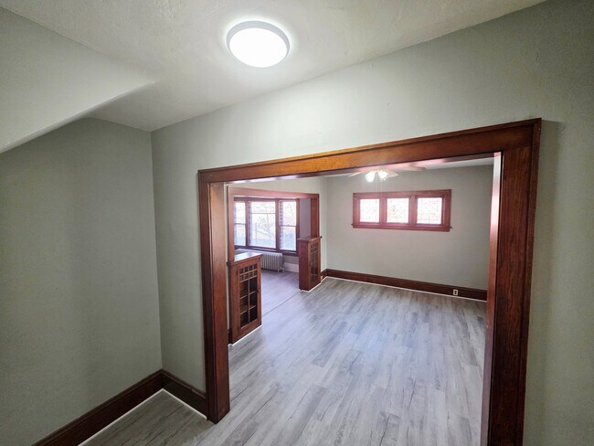 Building Photo - 414 N 33rd Ave