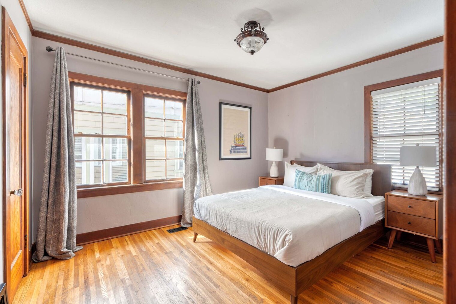 Building Photo - 3565 NE Broadway