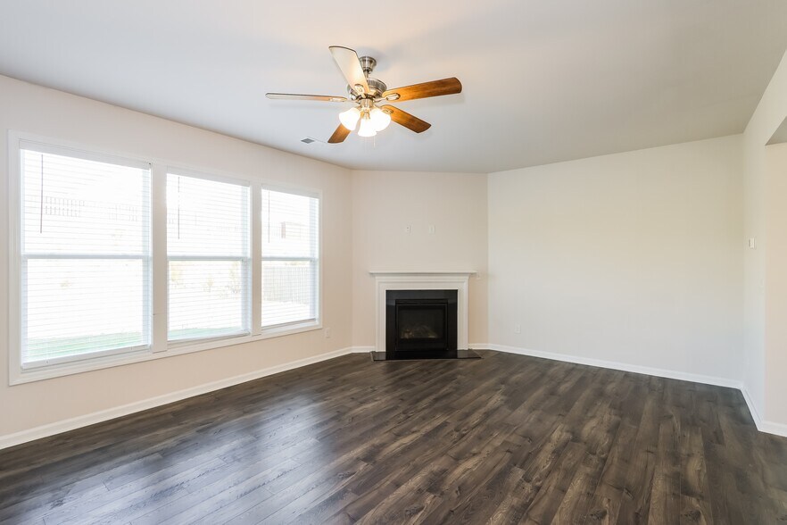 Building Photo - 875 Delta Ln