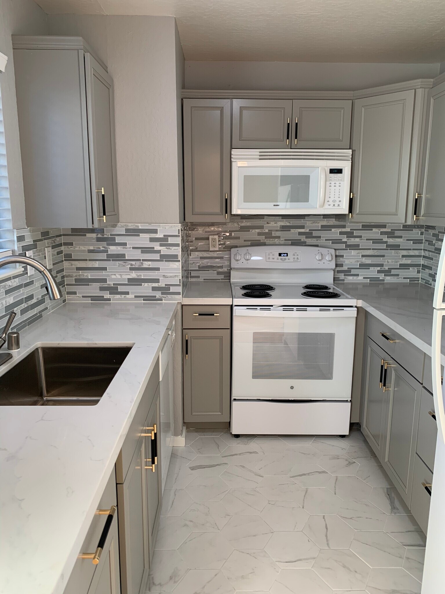 Building Photo - 1072 Maywood Ln