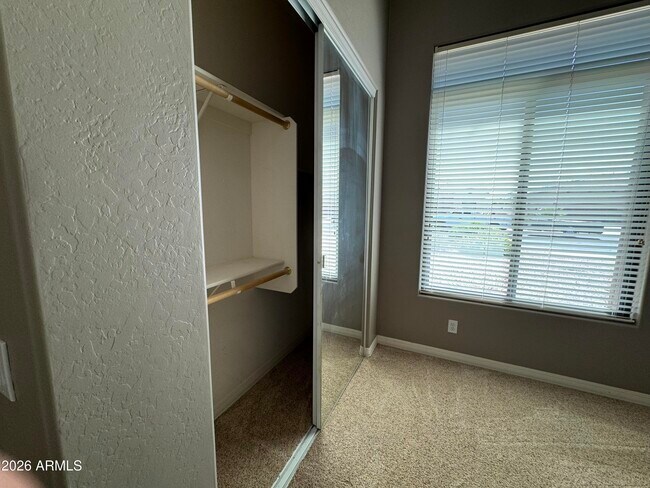 Building Photo - 3172 E Birchwood Pl