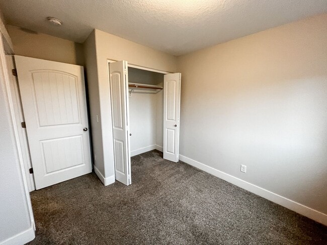 Building Photo - BIGFIR1069-1071