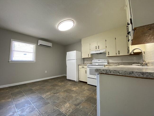 Building Photo - 111 Stamey Ave