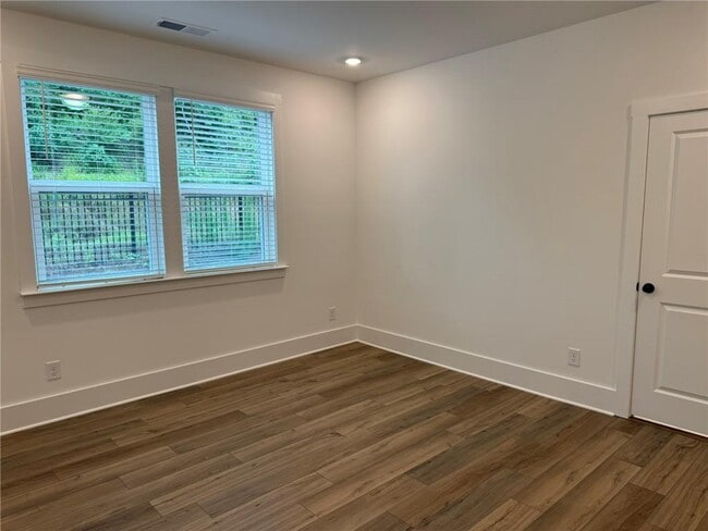 Building Photo - 1702 Gunnin Trce NW