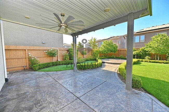 Building Photo - 645 Blue Oak Lane W