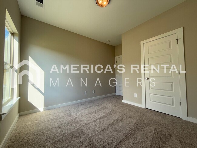 Building Photo - Home for rent in Riverside! Available to View Now!
