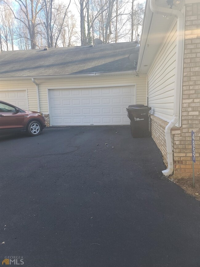 Building Photo - 4857 Shae Ct