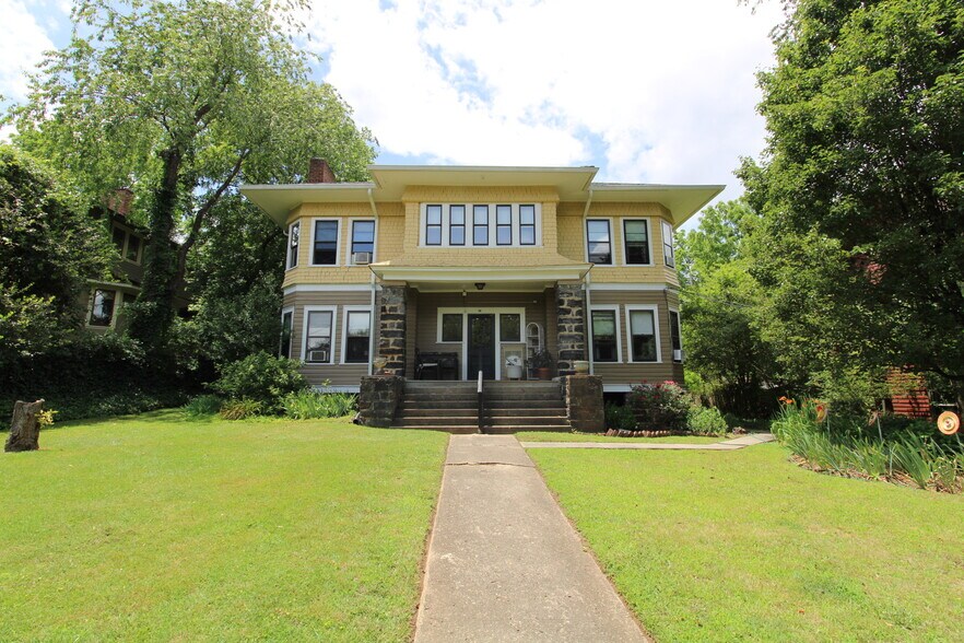 Building Photo - 35 Panola St
