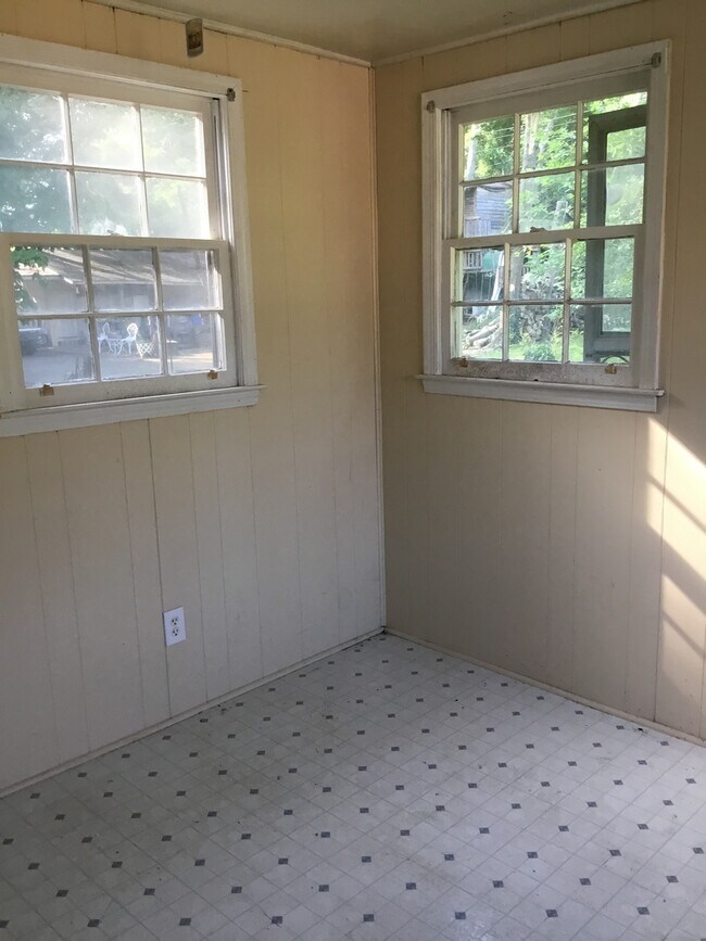 Building Photo - 448 Willowbrook Ave
