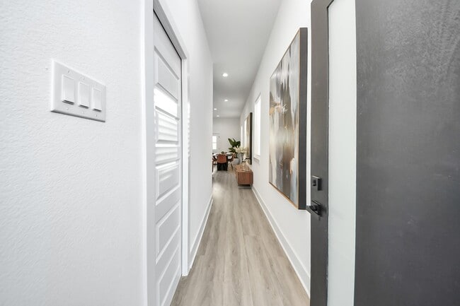 Building Photo - 8533 Amadwe St