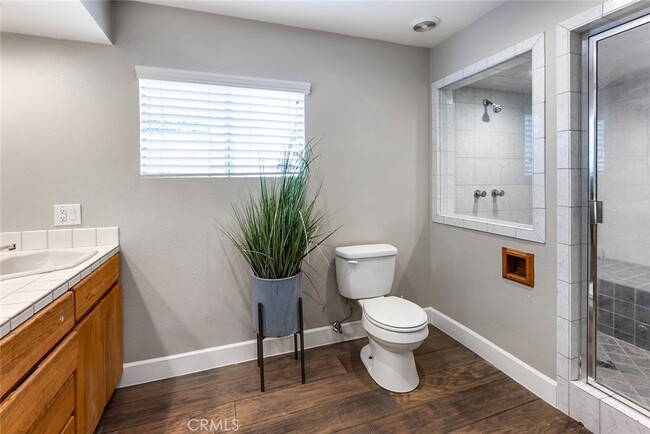 Building Photo - 10122 Viking Ave