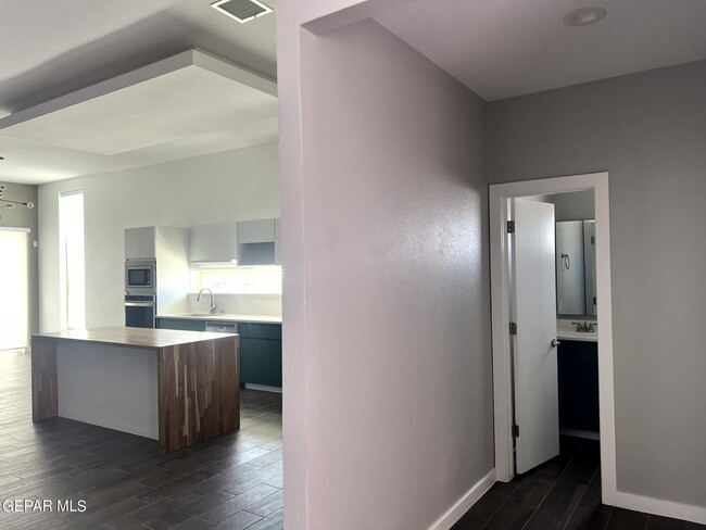 Building Photo - 12966 Terrington Ave