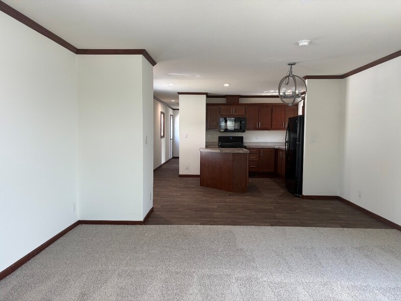 Building Photo - 2431 Four Seasons Dr