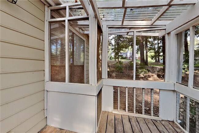 Building Photo - 5990 Bayside Dr NW