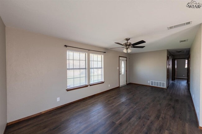 Building Photo - 4448 Cunningham Dr